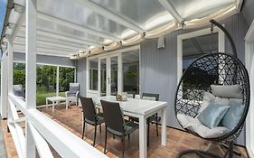 Modern Holiday Home With Large Garden